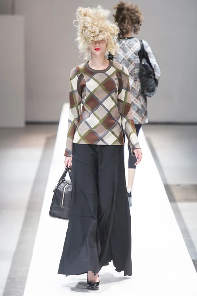 Look 28